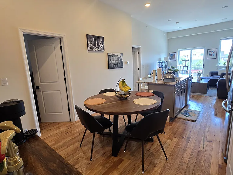 2533 Poplar St #32 — Photo 2