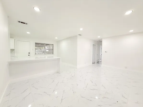 1839 Burning Tree Ln, Carrollton, TX 75006