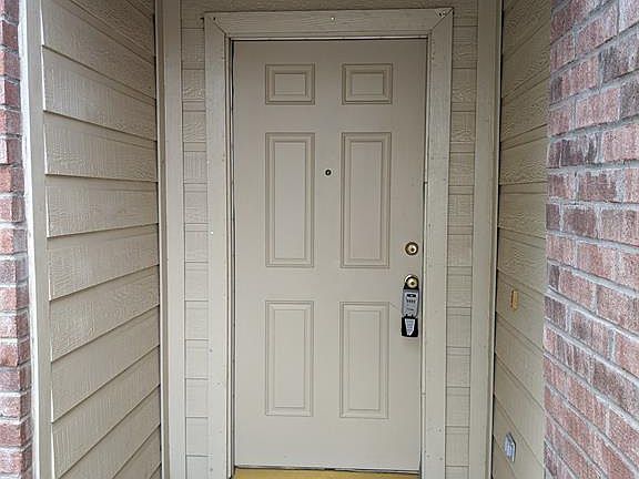 3rd image of 612 Pineview Ln