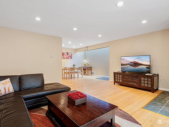 3rd image of 1019 156th Avenue NE #B3