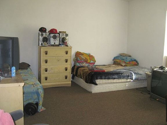 4th image of 302 N Niter Ave