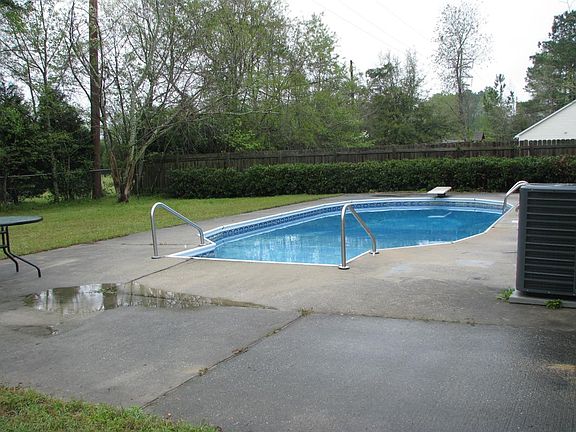 2nd image of 228 Jasmine Dr