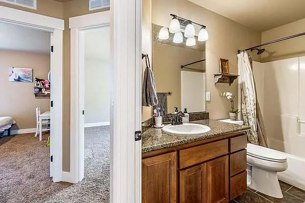 3 bed, 2.5 bath, 1589 sqft, $2,500 — Photo 3