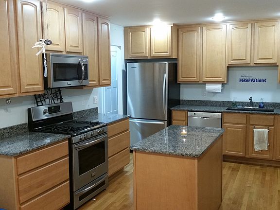 3rd image of 1005 Hillcrest Blvd