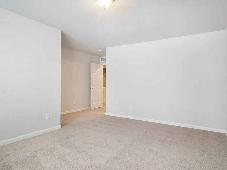 1257 Baker St — Photo 14