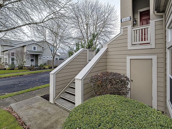 3rd image of 1504 NE 63rd Ave