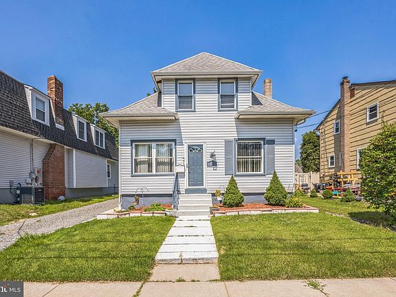 2nd image of 325 Woodbine Ave
