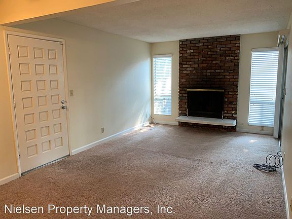 3rd image of 2815 E St APT 6