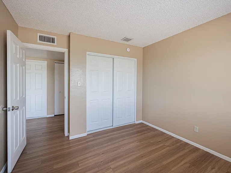 4724 E Portland St — Photo 10