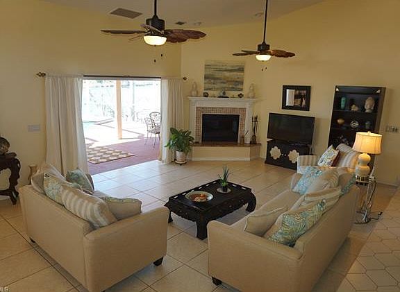 4th image of 4018 SW 25th Pl