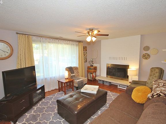 4th image of 18520 NE 109th Ave