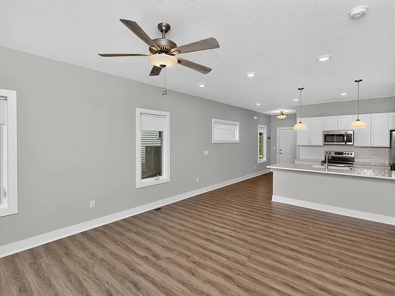 5638 Fernwood Dr — Photo 15