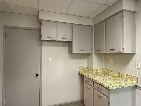 3rd image of 1127 Maple Row