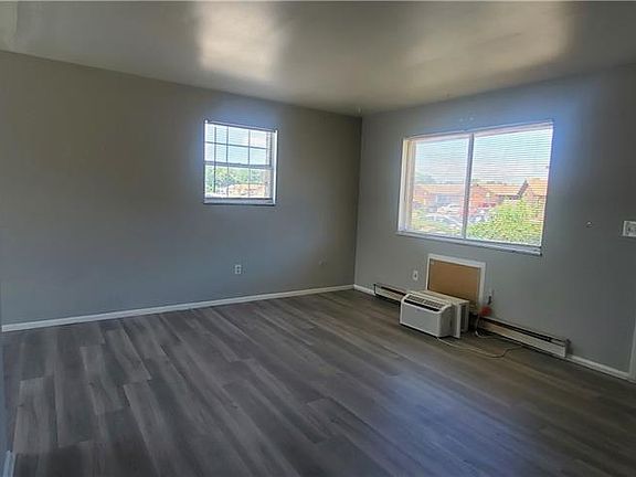 3rd image of 4610 Wayne Meadows Cir