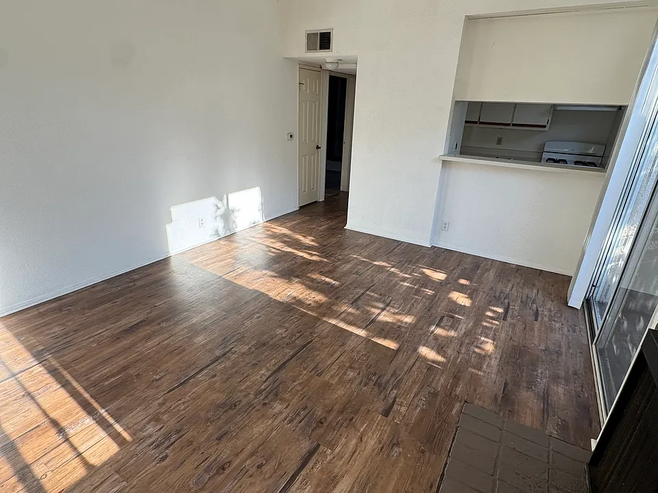 1230 N Cherokee Ave #210