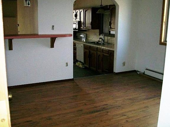 3rd image of 214 Maple Dr