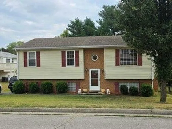 1208 Kings Arms Dr, Salem, VA 24153