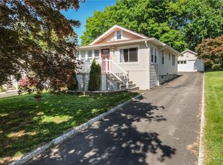 7 Helena Ave, Mohegan Lake, NY 10547