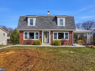 27 E Madison St, Mohnton, PA 19540