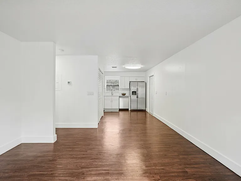 Gandy Parkside Apartments — Photo 26