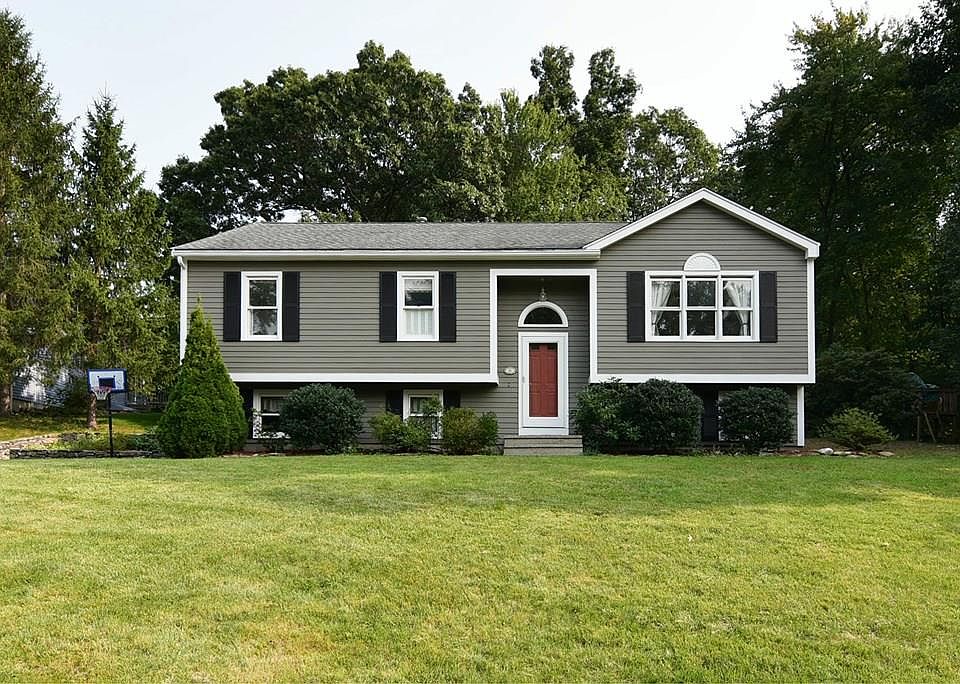 1st image of 26 Hillando Dr