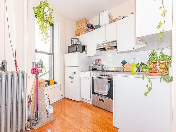 4th image of 644 Driggs Ave #77