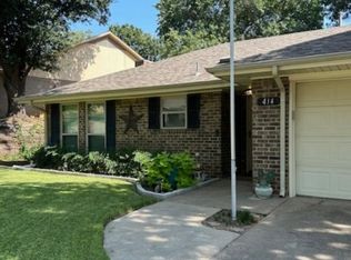 414 Oakview Dr, Grand Prairie, TX 75050