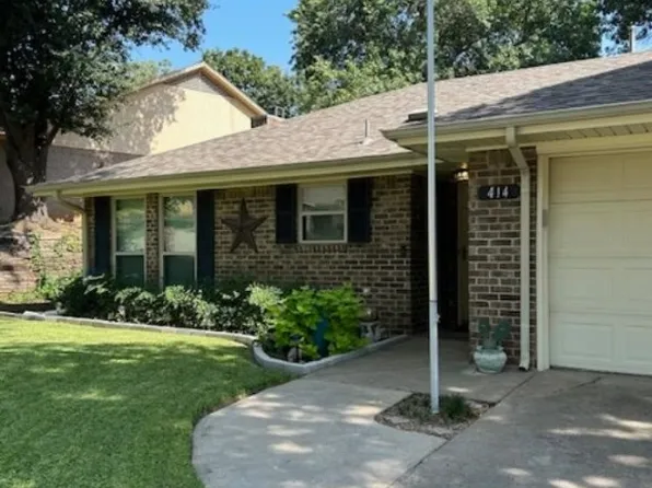 414 Oakview Dr, Grand Prairie, TX 75050