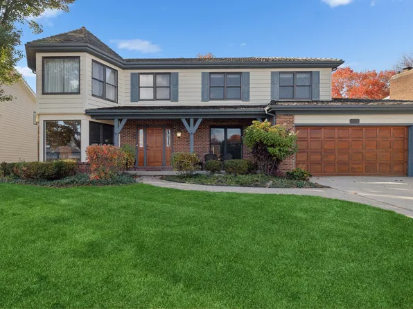 1307 Saint William Dr, Libertyville, IL 60048