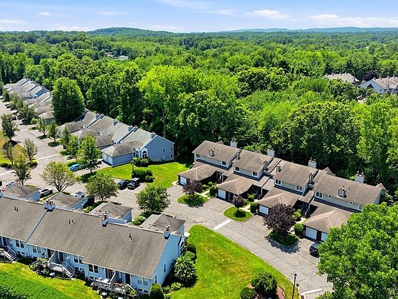 4th image of 204 Brookfield Ln #204