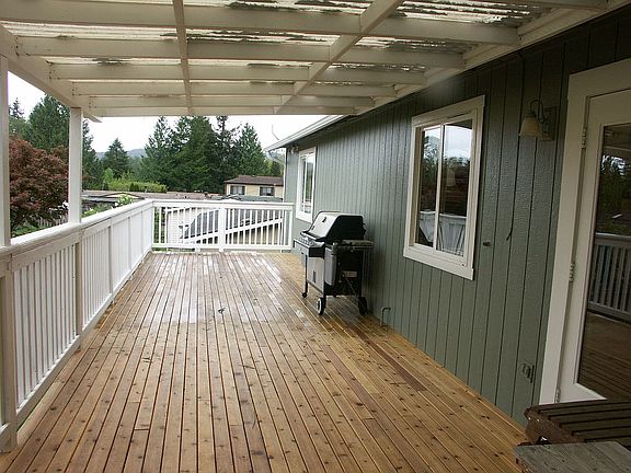 Partially covered upper deck