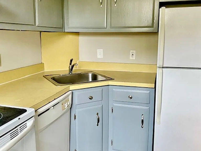 312 E Ridley Ave — Photo 8