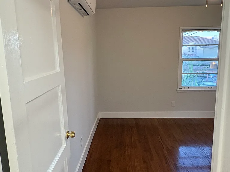 137 N 5th St #A — Photo 12