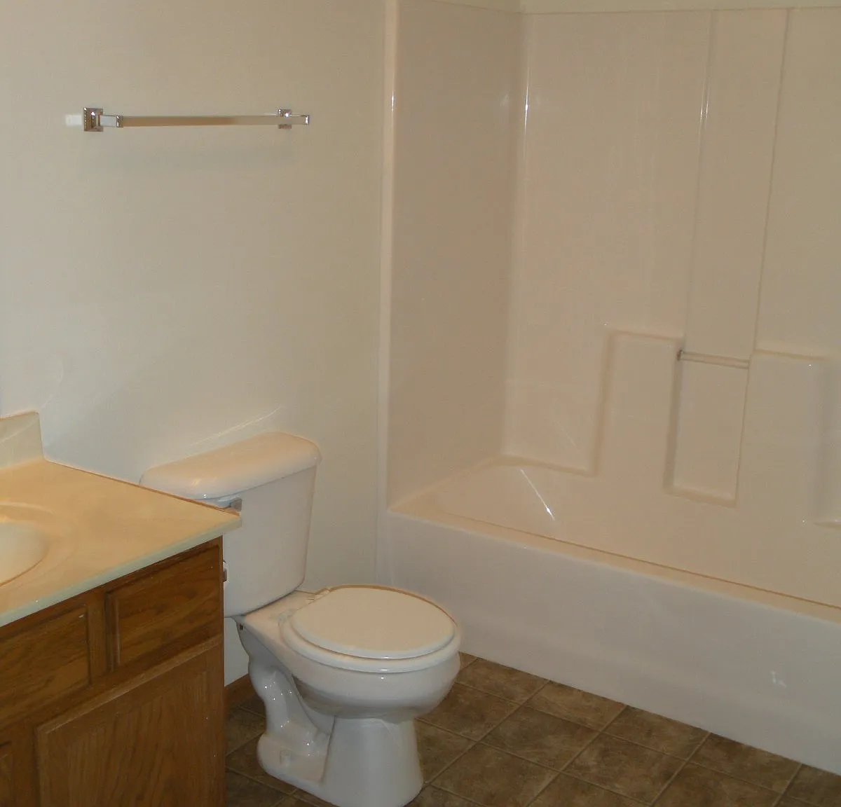 2 Bed | 1 Ba | 1 Lvl Townhome — Photo 4