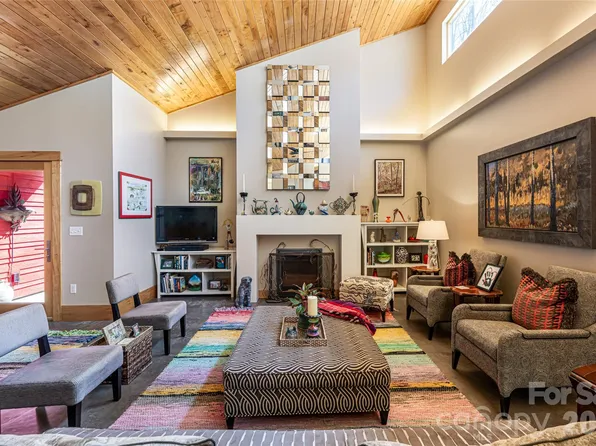 33 Robinson Creek Rd, Asheville, NC 28803