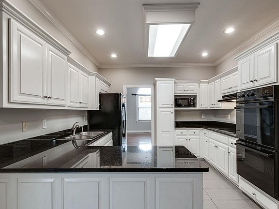 3rd image of 1012 Hagewood Ln