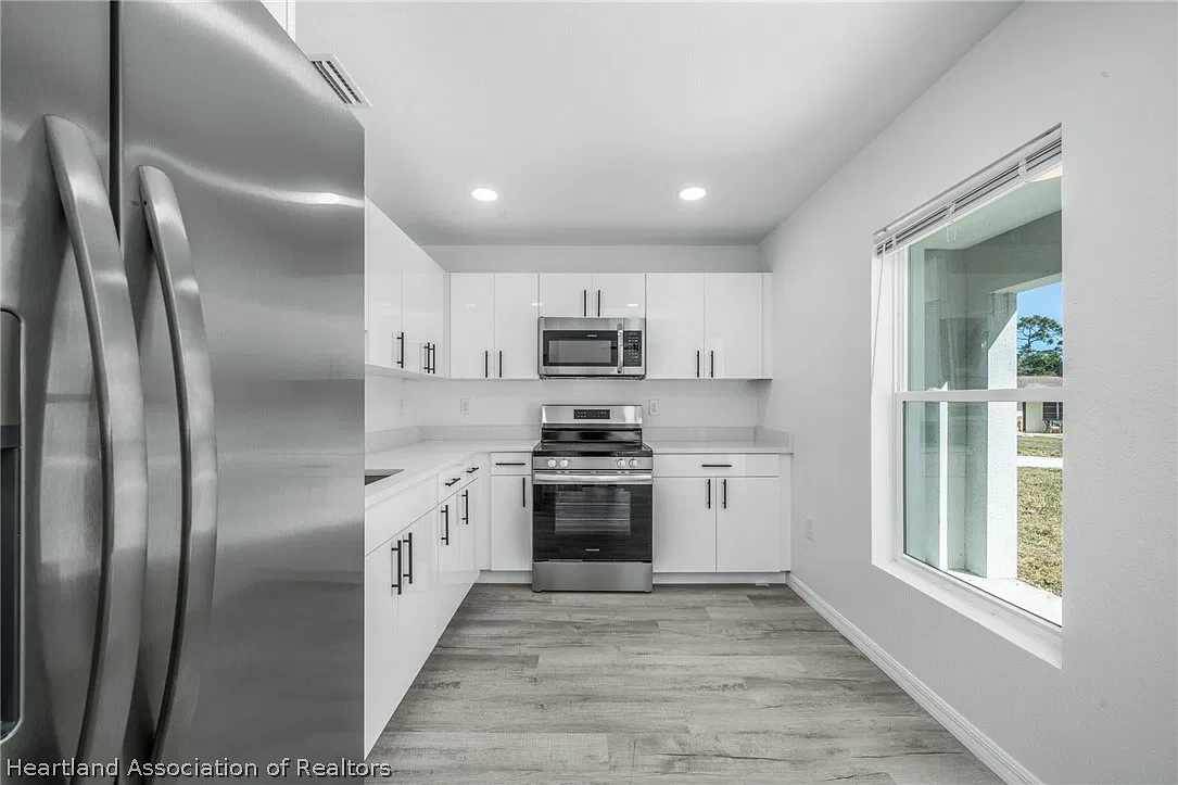 3 bed, 2.0 bath, 1166 sqft, $1,850 — Photo 3