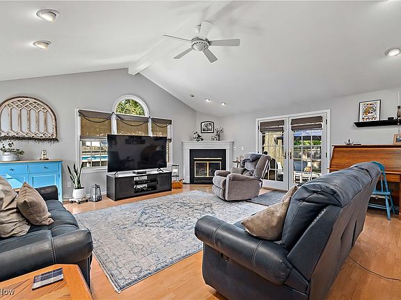 2nd image of 1516 W 44th St