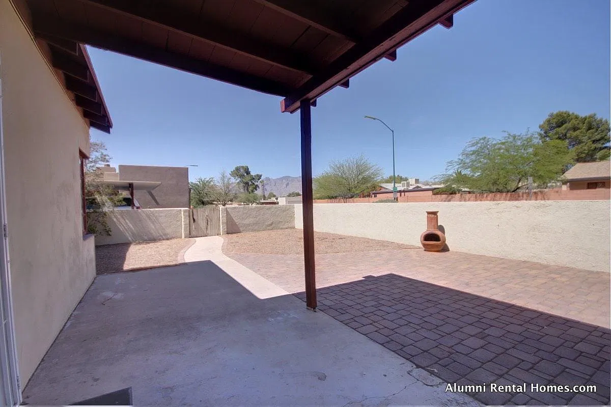 2425 N Mountain Ave — Photo 4