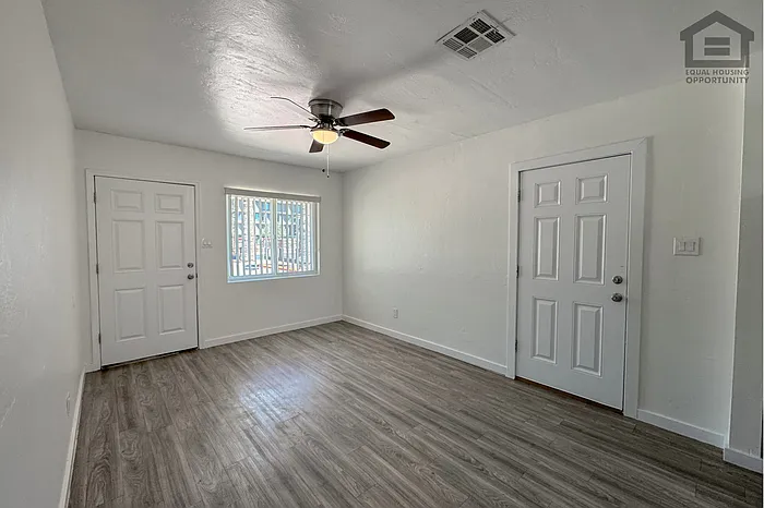 1342 E Willetta St #8 — Photo 8