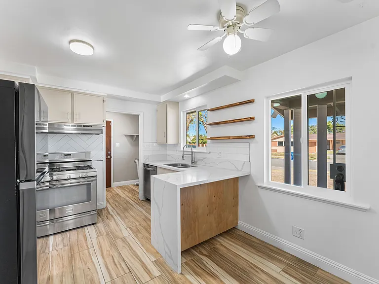 1326 W Avenue H10 — Photo 8