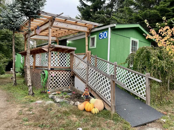 1938 Maryland Ave Space 30, Myrtle Point, OR 97458