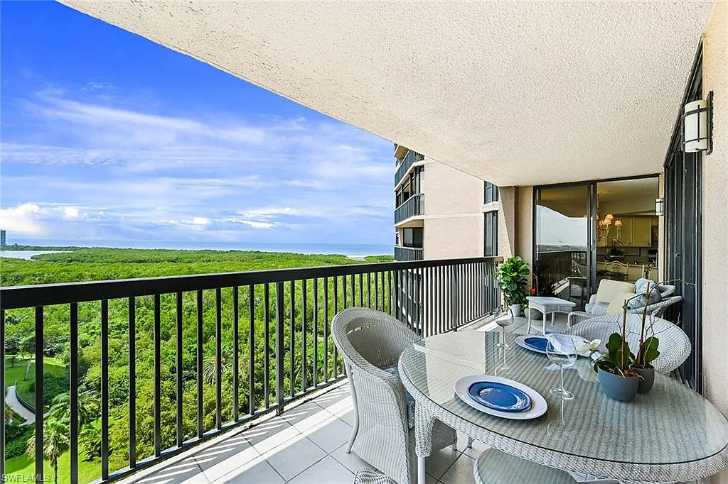 3 bed, 3.0 bath, 2333 sqft, $19,000 — Photo 1