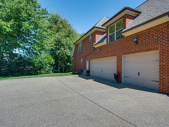 3rd image of 3004 Melville Ct