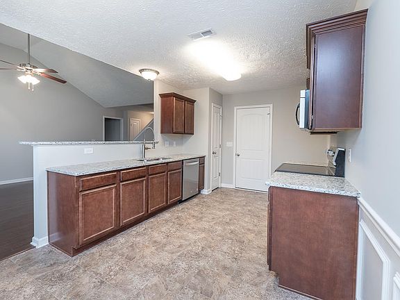 5th image of 1120 Halverson Dr