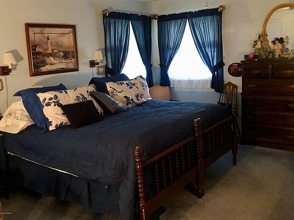 4th image of 4 Flintlock Ln #B