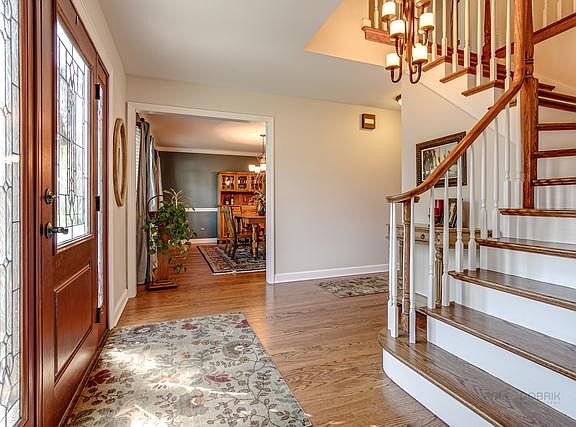 5th image of 542 Jennifer Ln