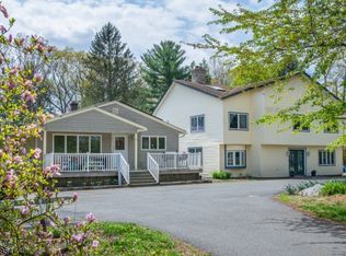 61 Ridge Rd, Oak Ridge, NJ 07438