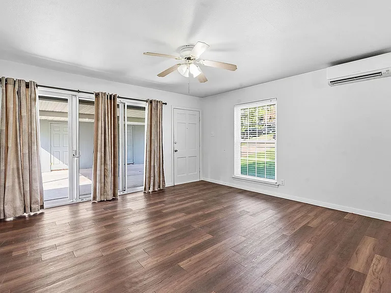 3607 Wilson St — Photo 10