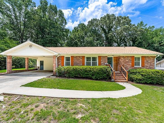 2nd image of 208 Pinewood Dr